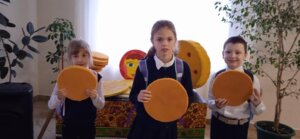 Фото 1 к материалу «Учащиеся Ресурсного класса приняли участие в праздновании «Масленицы» …»